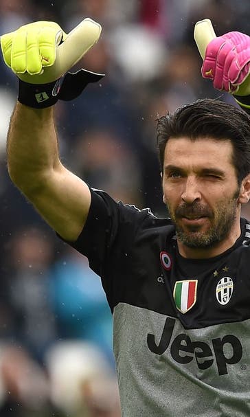 Gianluigi Buffon signs new Juventus contract, gets a special gift from Claudio Ranieri